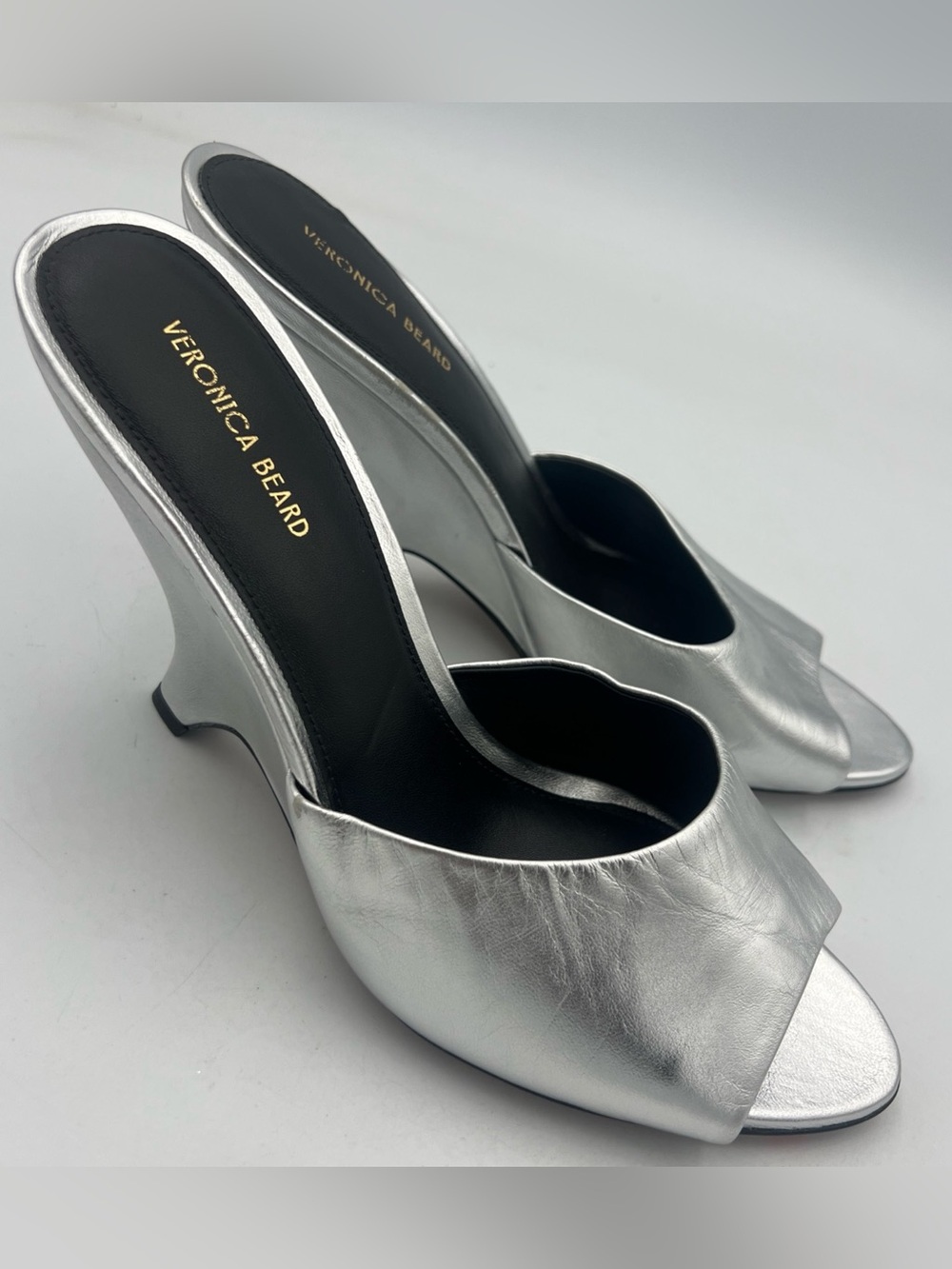 $440 VERONICA BEARD Mila Sculpted Leather WEDGE SLIDE Sandal SILVER 9
